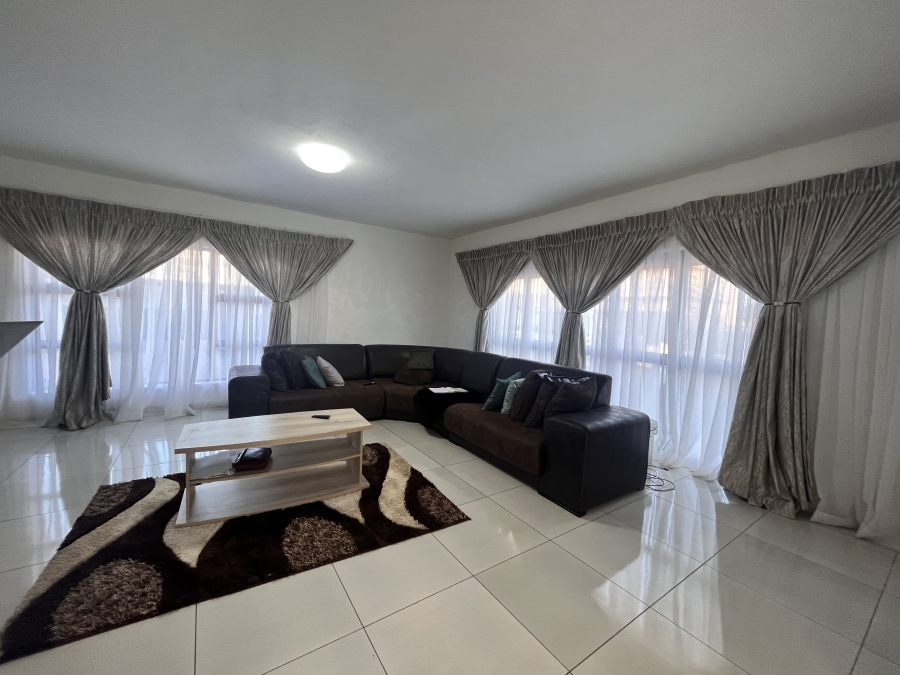 5 Bedroom Property for Sale in Wilkoppies North West